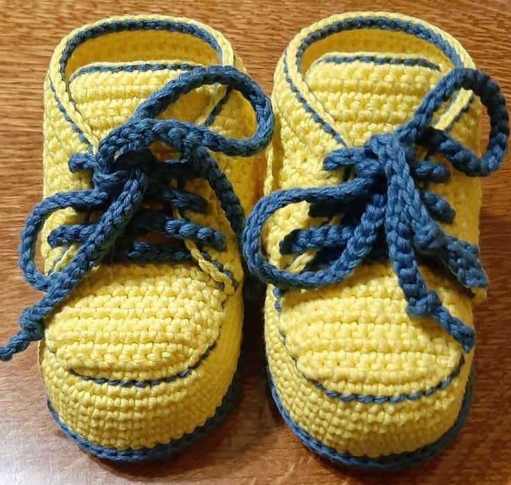 Пинетки-ботиночки вязаные для новорожденных