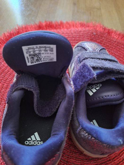 Маратонки adidas 23 момиче почти нови