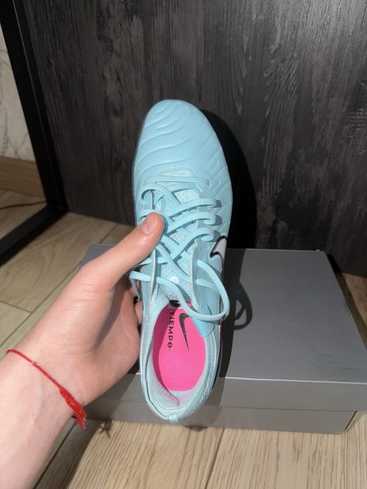 Продам новые оригинальные бутсы Nike Tienpo 43его размера