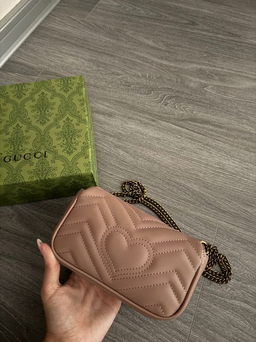 Мини чантичката Gucci