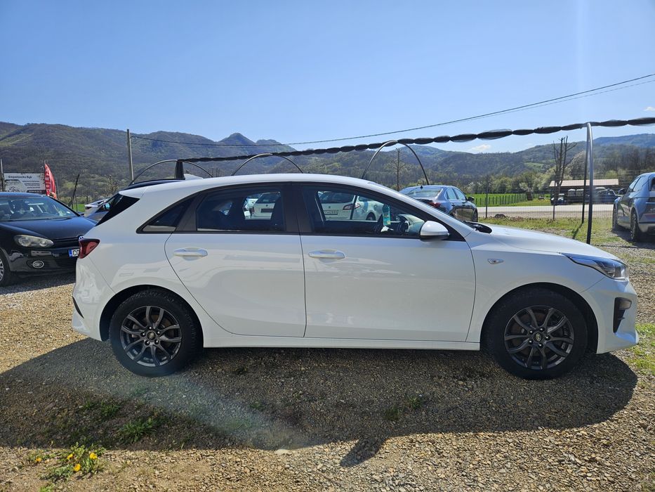Kia Cee'd 1.4 Хечбек Бензин