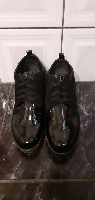 Cizme, adidași, pantofi