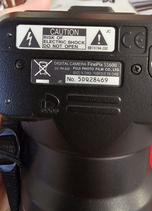 vand dslr camera foto  Fujifilm S5600