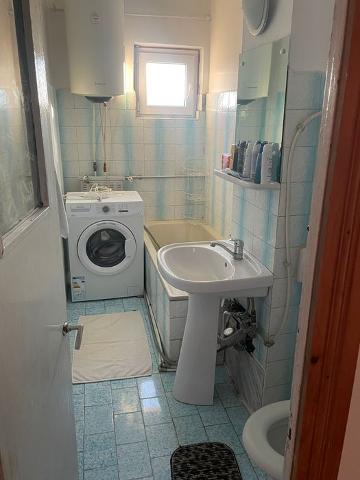 Vând apartament 2 camere confort.1 decomandat etaj 4  ,apartamentul are deja gaz în apartament.