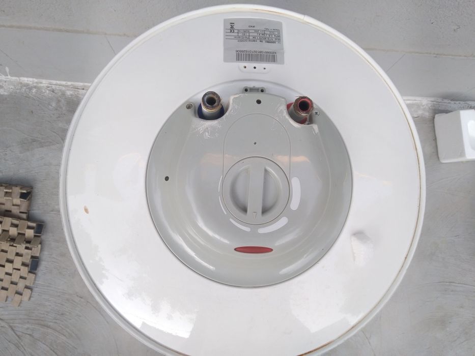 Vand boiler 1800 W folosit  marca germana cu termostat reglabil în bun