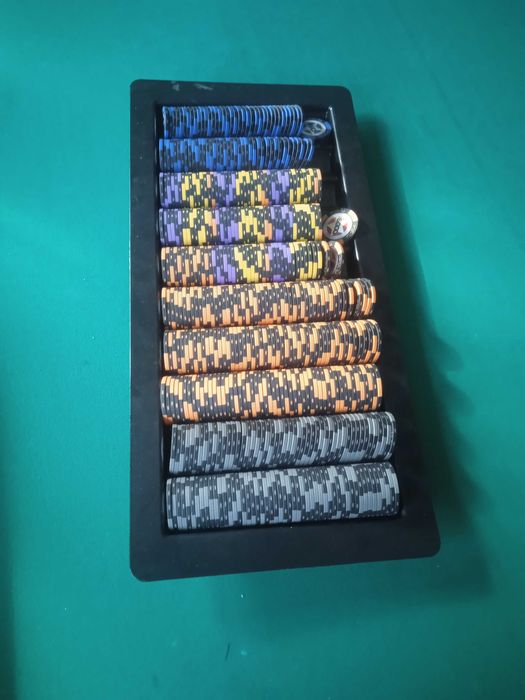 Продается покерный стол