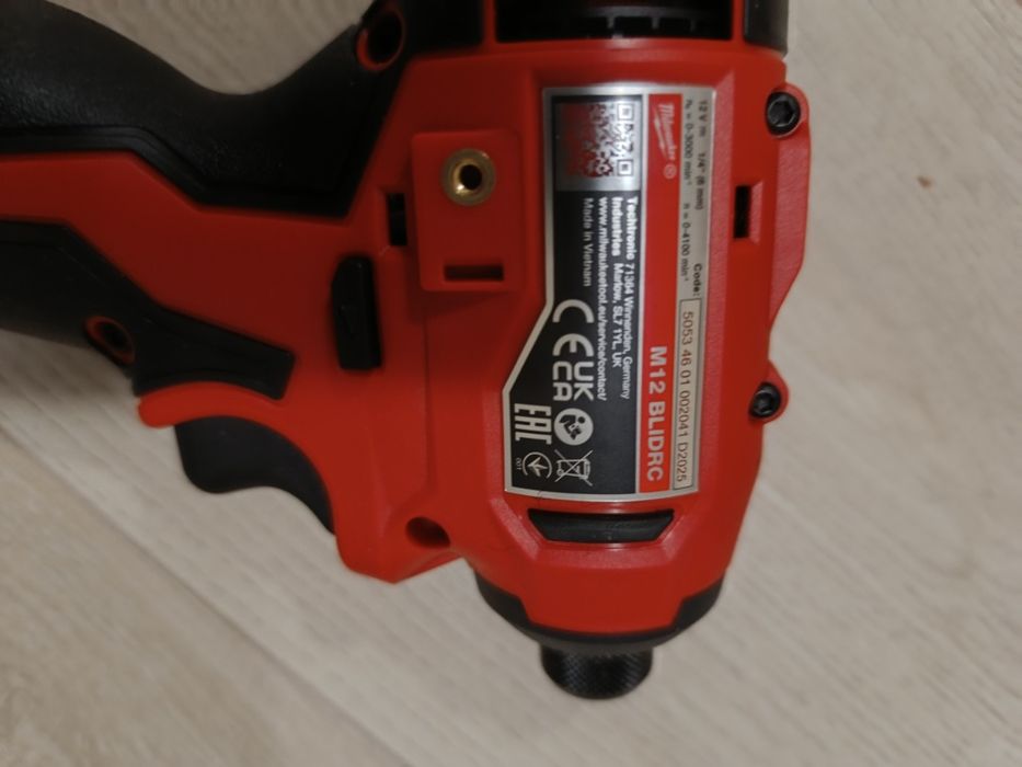 Milwaukee комплект Винтоверти M12  Чисто Нови