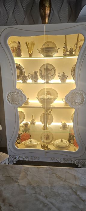 Продавам трапезна маса.