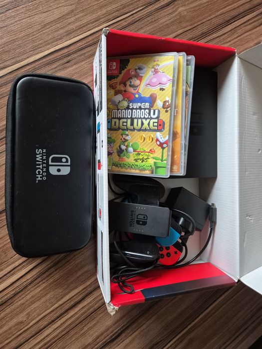 Nintendo Switch пълен комплект + игри