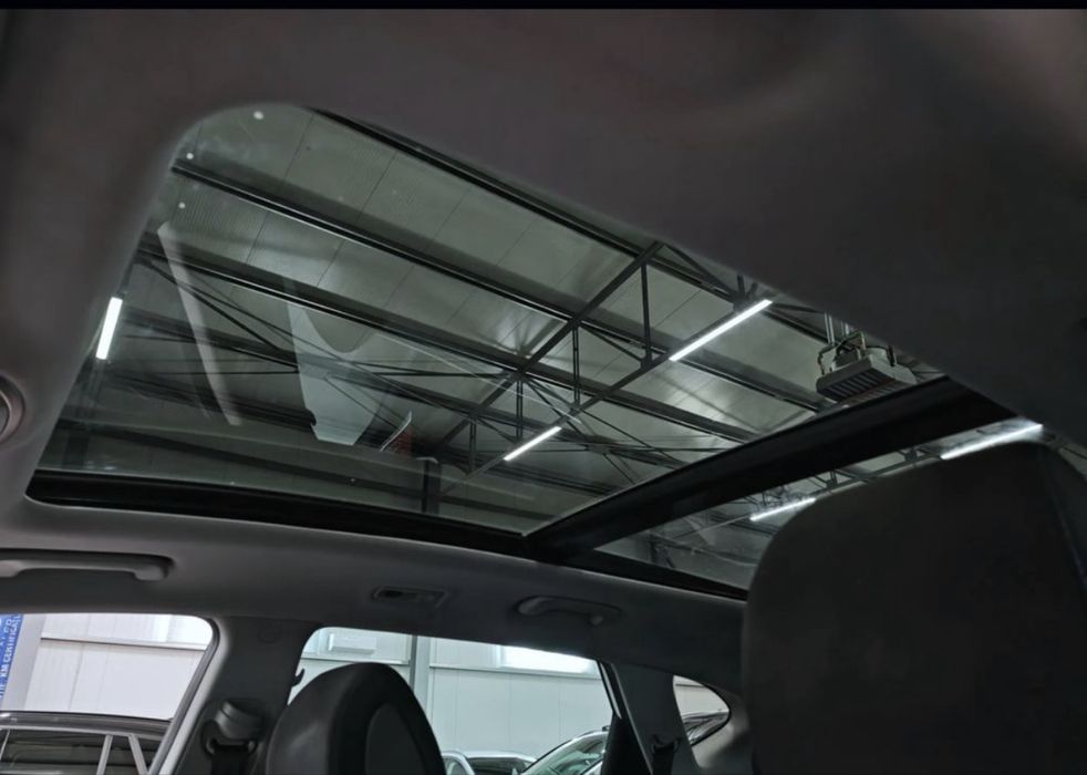 Vand sau schimb HYUNDAI TUCSON-1.7 CRDI~MODEL LUXURY- DISTRONIC~ LANE ASSIST/SIDE ASSIST~ PANORAMA ~ PIELE ~ FULL