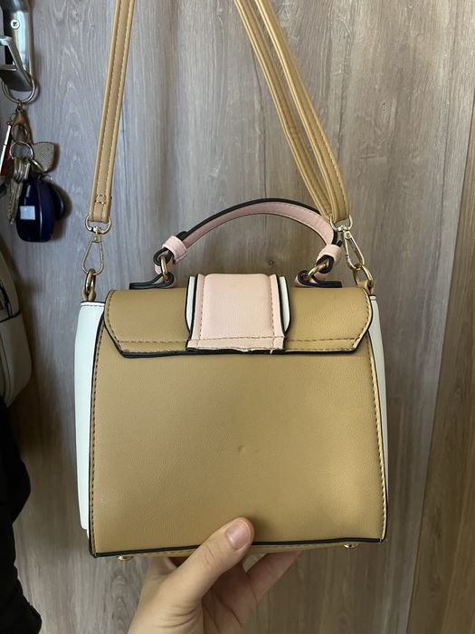 Дамска чанта Guess