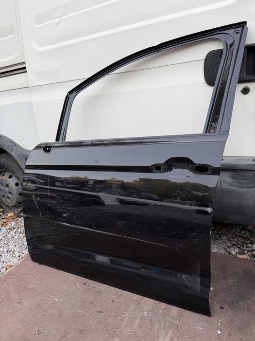 Врата VW Touran 2015 год.-