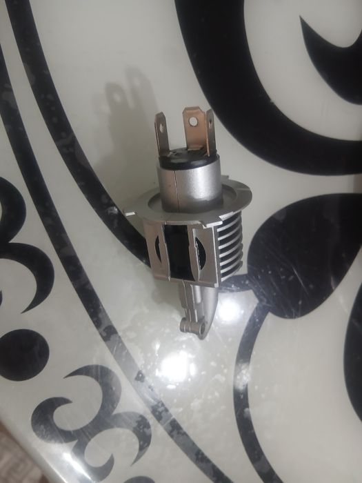Продам диодную лампу H4
