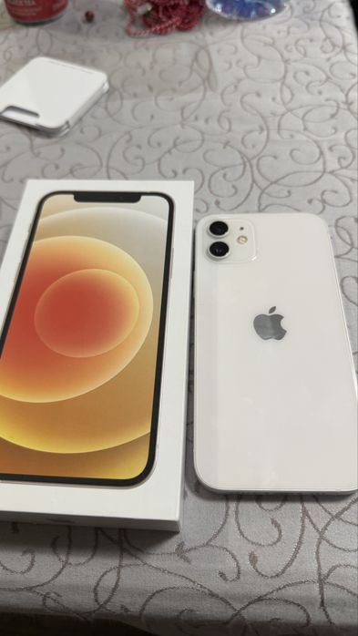 IPhone 12 , неразличим от нов, батерия  много добре, външен вид  супер