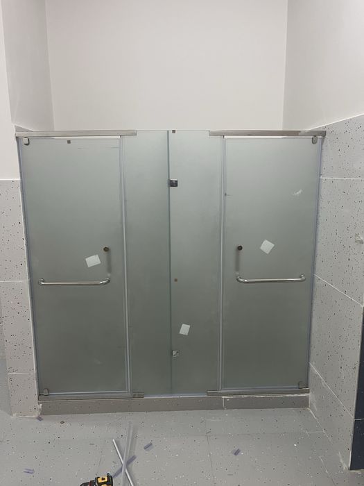 Душевые кабины и зеркала