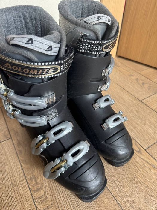 Продам лыжные ботинки Dolomite
