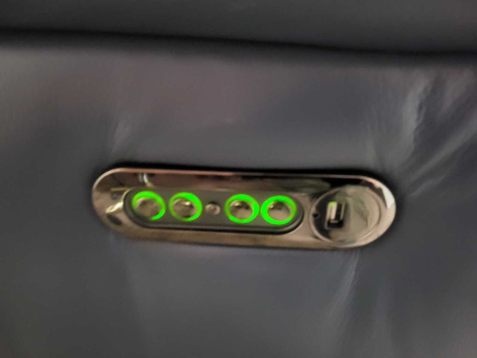 Син кожен ъглов диван Laurence с електрически релакс механизъм