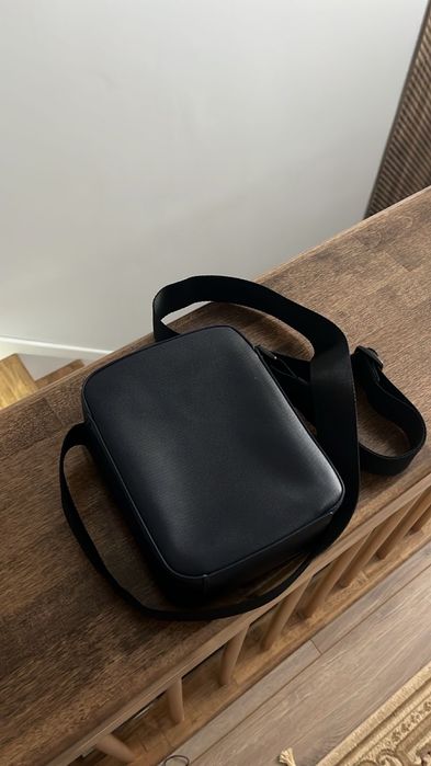 TOMMY HILFIGER бренд продаю сумку