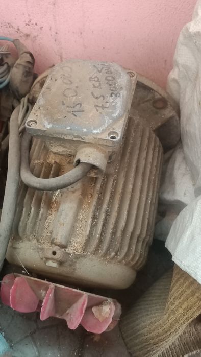 Продам матор  на дробилку 7.5кловат