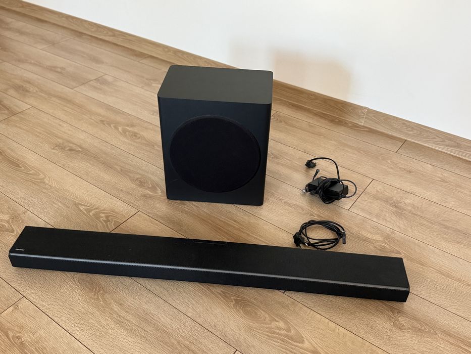 Soundbar + Subwoofer wireless Samsung, stare ca nouă