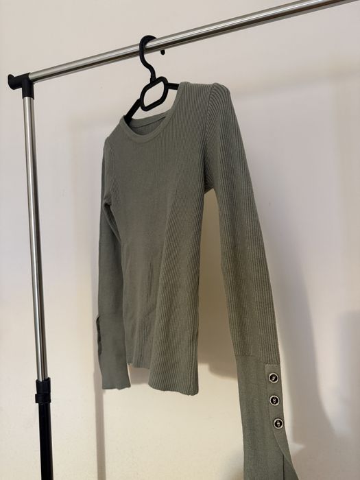 дамски пуловери в различни цветове