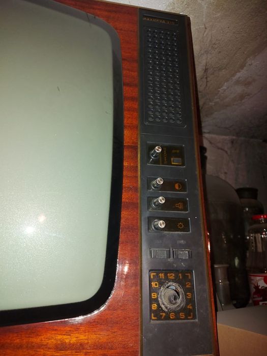 Ретро телевизор изумруд ссср