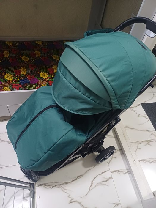 Продаётся фирменный чемодан коляска