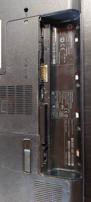 Vând laptop pentru piese