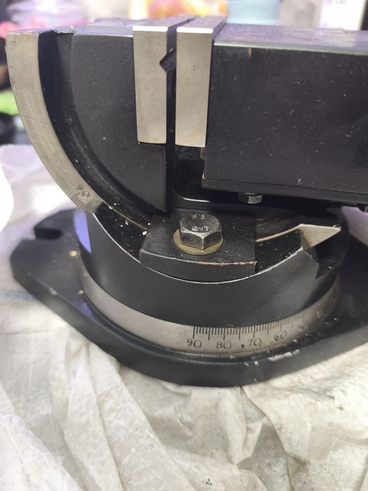 Menghină profesională KNUTH