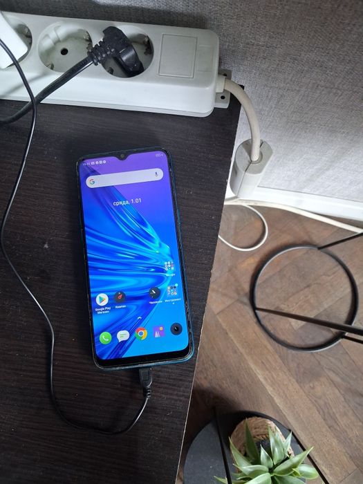 Продавам realmi 5 I в отлично дъстояни Ram 4,00GB,Rom 64GB