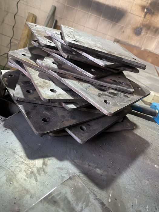 Метални планки по поръчка