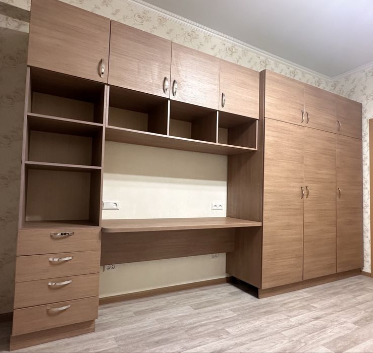 Продам шкаф, стол, комплект