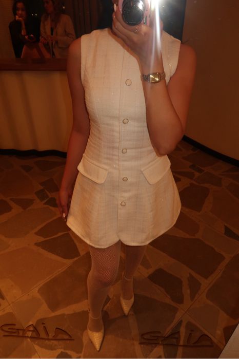 Белое твидовое платье