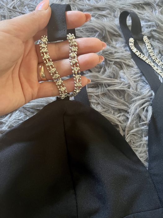 Rochita Zara , S , modificata la croitor, am adaugat penele .