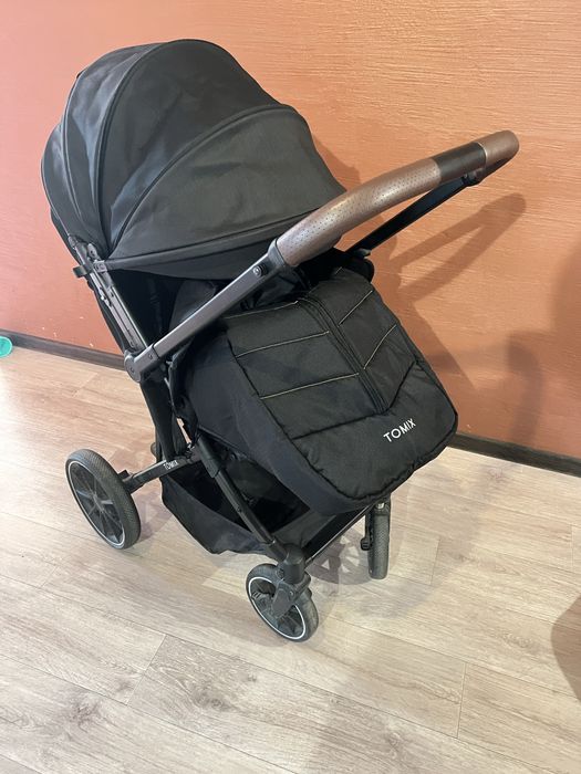 Продам коляску TOMIX