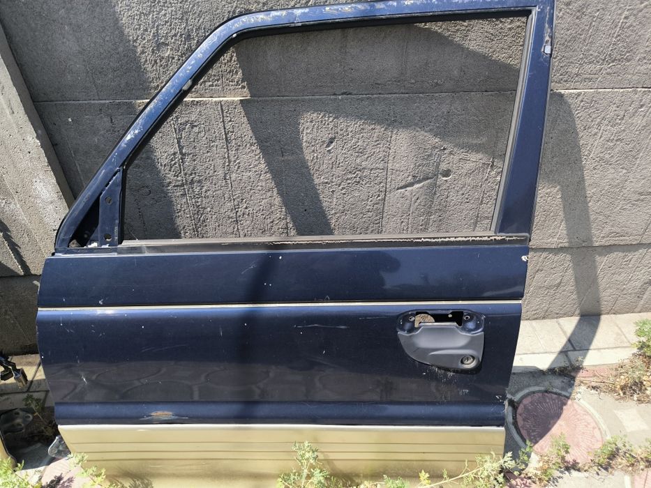 Продам двери mitsubishi padjero 2