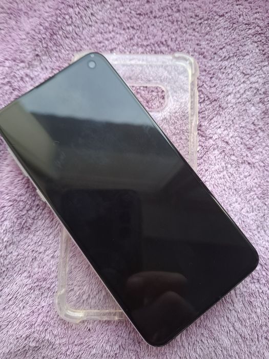 Samsung galaxy S10e продам.