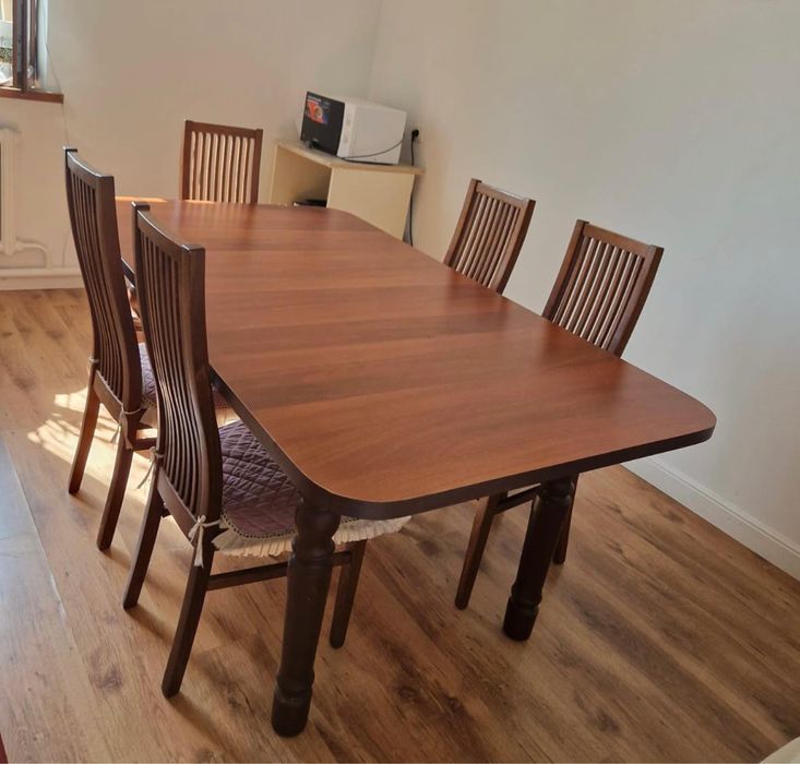 Продается стол со стульями