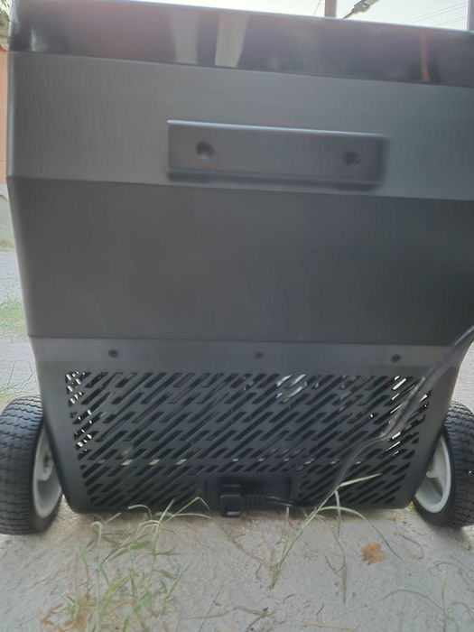 Компресорен хладилник с ледогенератор  12/220 волта