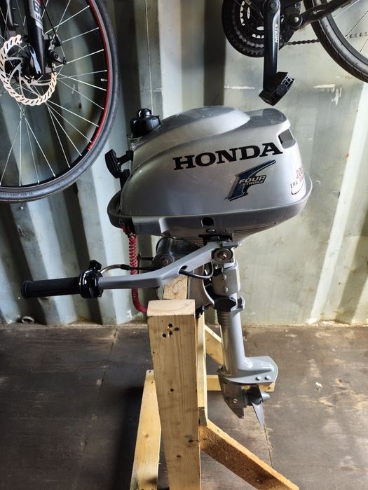 Продам лодочный мотор Honda BF2