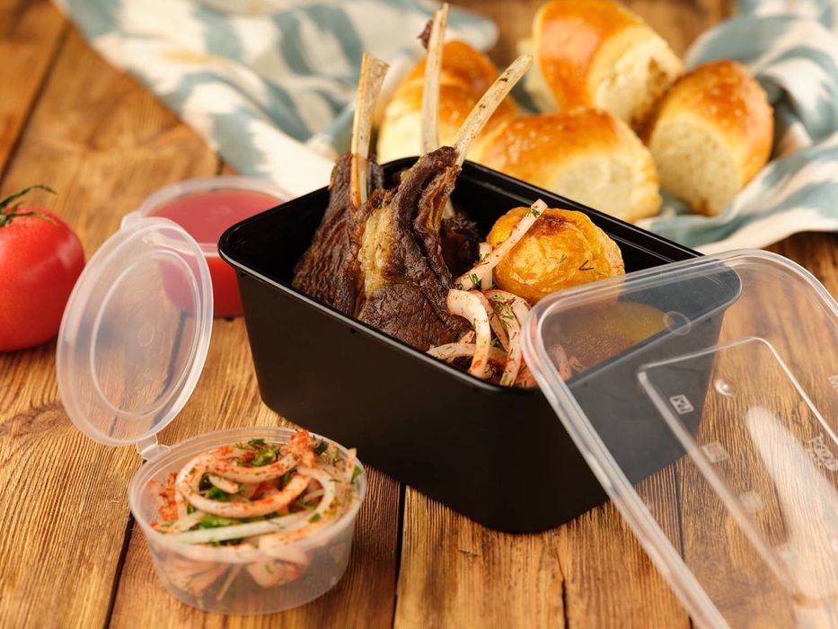 Одноразовая посуда в ассортименте от производителья.