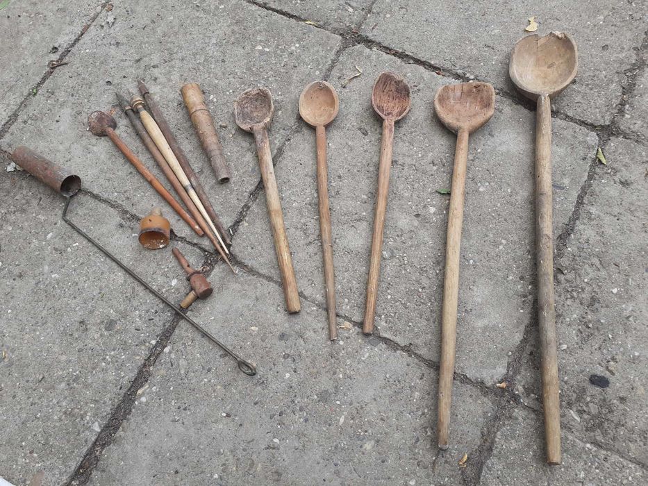 Vand Obiecte de lucru  Taranesti din lemn model Rustic