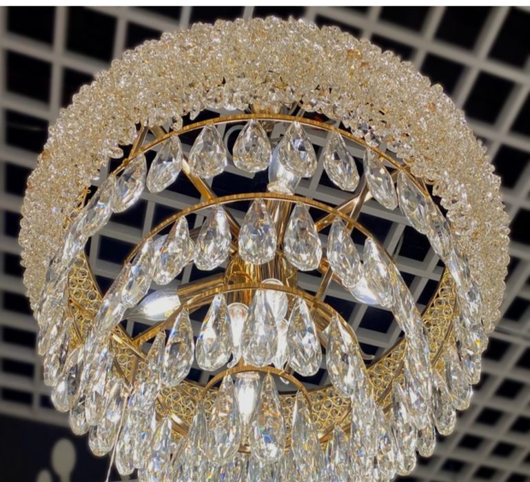 Продам люстру в отличном состоянии