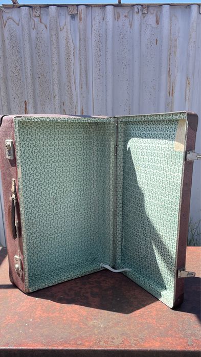 Продавам куфар