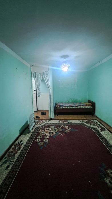 Чирчик шахар 
3-микрораён
#1-хона 2-этаж 
Квартира ижарага берилади