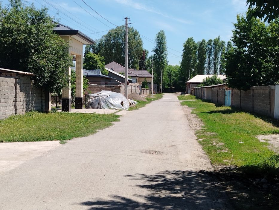 Участка сотилади 1. 5 ва 3 сотх рохат пост тарафда