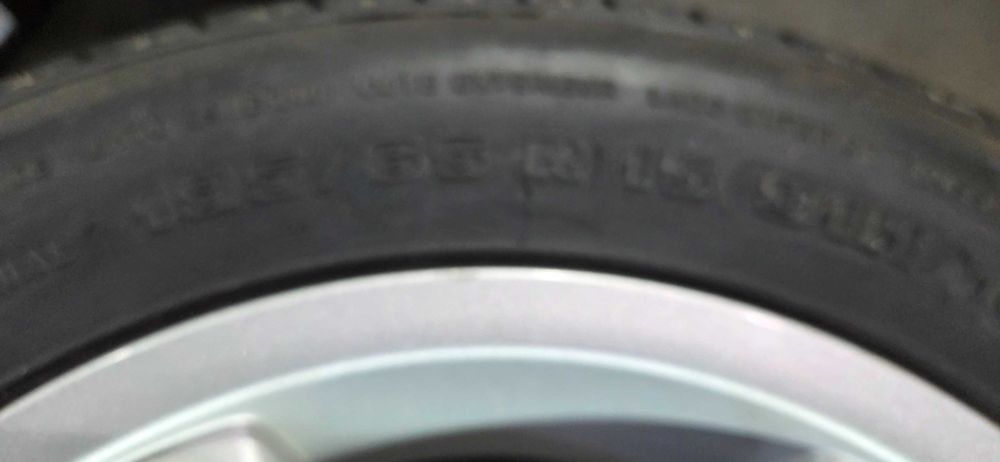 FORD  джанти със гуми 195/65/15 6J×15 ET40 5×108 цо 70>63,4 дот2317