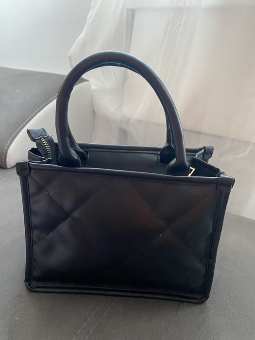 Дамска черна чанта