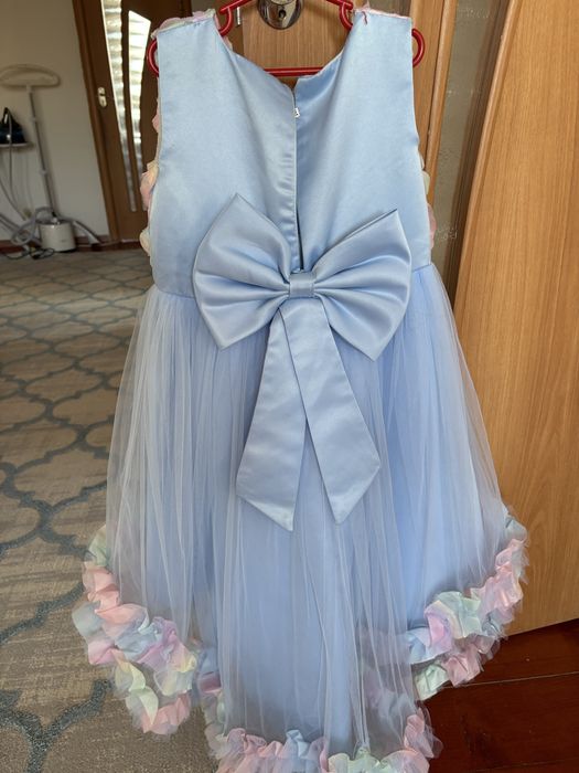 Продам красивое платье для девочки