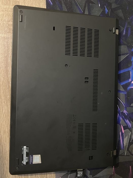 Laptop Lenovo T14 Gen1 cu procesor Intel Core i7-10510u, 14 inch